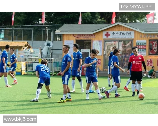 村超足球明星表演盛典点燃乡村热情展现足球魅力与团结精神